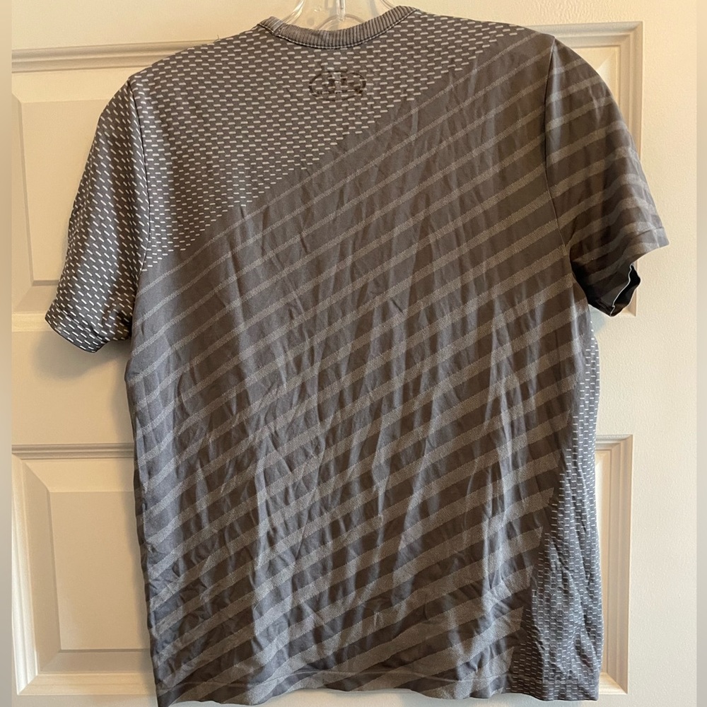 Gray pattern shirt - Picture 2 of 3